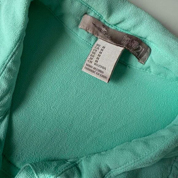 Forever 21 Sleeveless Button Down Shirt - Picture 5 of 7